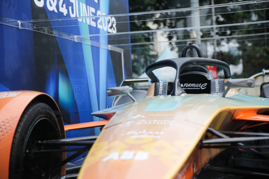 Jelang Balapan Juni, Mobil Formula E Mejeng di Bundaran HI