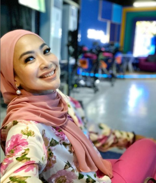 Intip Potret Feni Rose dalam Balutan Hijab, Bikin Pangling hingga Banjir Pujian