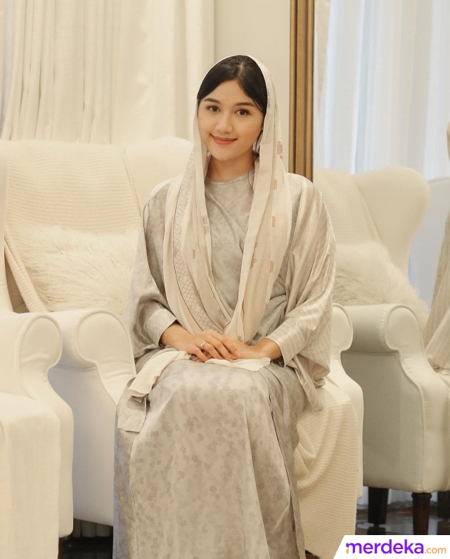 Erina Gudono mengunggah momen dirinya dan rekan rekannya saat kajian Ramadan bersama Habib Ja'far pada akhir pekan kemarin. Kajian Ramadan tersebut meliputi tausiyah dan tadarus sebelum berbuka puasa.