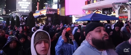 Potret Muslim Amerika Serikat Salat Tarawih di Times Square New York