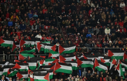 Kibaran Bendera Palestina Warnai Laga Swiss vs Israel di Kualifikasi Euro 2024