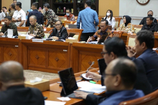 Momen Panas Mahfud MD Dikeroyok Anggota DPR soal Transaksi Rp349 Triliun di Kemenkeu