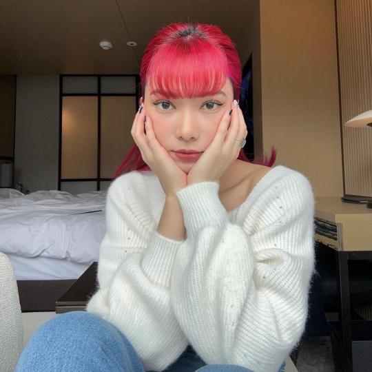 6 Potret Cantik Isyana Sarasvati di Korea Selatan, Dikira Lisa Blackpink