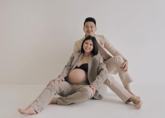 Tampil Beda, Intip Pemotretan Maternity Shoot Greysia Polii