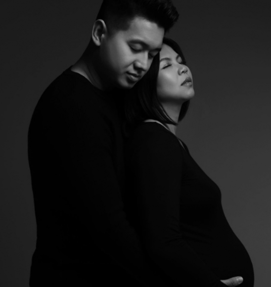 Tampil Beda, Intip Pemotretan Maternity Shoot Greysia Polii