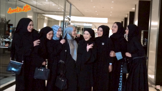 Pesona Aurel Hermansyah & Geng Mamayuu saat Bukber, Cantik Semua Pakai Pakaian Syar'i
