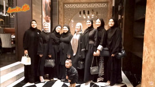 Pesona Aurel Hermansyah & Geng Mamayuu saat Bukber, Cantik Semua Pakai Pakaian Syar'i