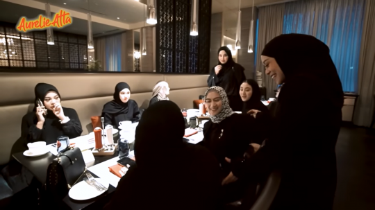 Pesona Aurel Hermansyah & Geng Mamayuu saat Bukber, Cantik Semua Pakai Pakaian Syar'i