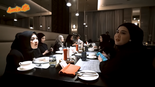 Pesona Aurel Hermansyah & Geng Mamayuu saat Bukber, Cantik Semua Pakai Pakaian Syar'i