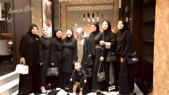 Pesona Aurel Hermansyah & Geng Mamayuu saat Bukber, Cantik Semua Pakai Pakaian Syar'i
