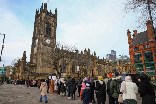 Suasana Gereja Katedral Manchester Jadi Tempat Buka Puasa Bersama Muslim Inggris