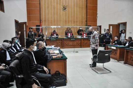 Ekspresi Teddy Minahasa Jalani Sidang Tuntutan Kasus Narkoba