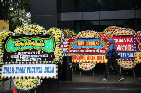 Karangan Bunga Penuhi Kantor PSSI Imbas Indonesia Batal Gelar Piala Dunia U-20 2023