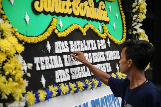 Karangan Bunga Penuhi Kantor PSSI Imbas Indonesia Batal Gelar Piala Dunia U-20 2023