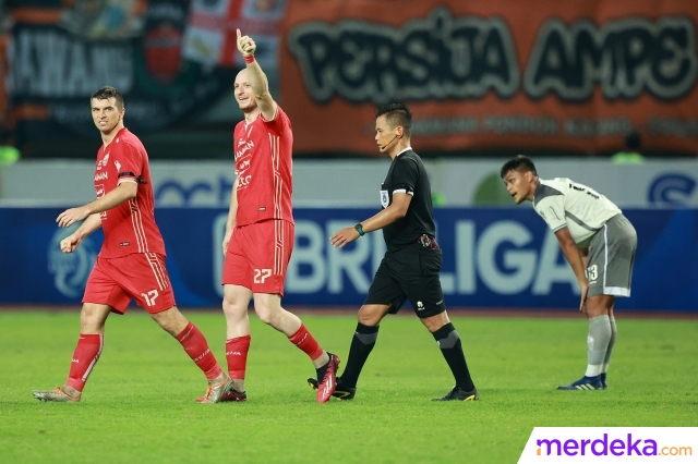 Persija Jakarta berhasil menumbangkan Persib Bandung dengan skor 2-0 dalam laga tunda pekan ke-28 BRI Liga 1 2022/2023 di Stadion Patriot Candrabhaga, Bekasi, Jumat (31/3/2023). 