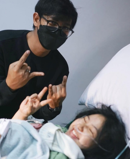 Selamat! Adinda Azani Lahirkan Anak Pertama, Diberi Nama Arthura Zachni Kala Iskandar