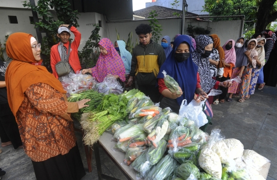 Berbagi Keberkahan Sayuran dan Lauk Gratis di Bulan Ramadan