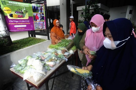 Berbagi Keberkahan Sayuran dan Lauk Gratis di Bulan Ramadan