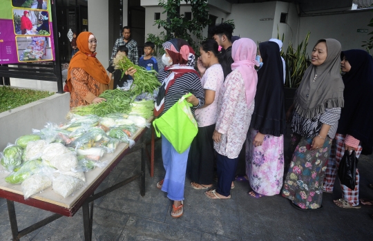 Berbagi Keberkahan Sayuran dan Lauk Gratis di Bulan Ramadan