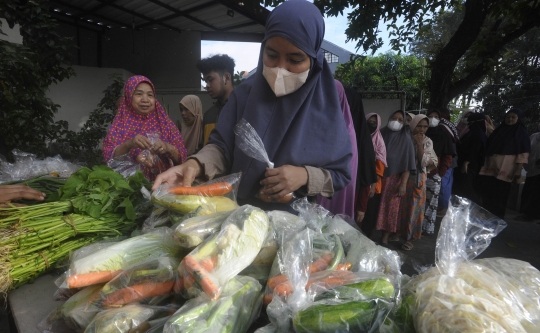 Berbagi Keberkahan Sayuran dan Lauk Gratis di Bulan Ramadan