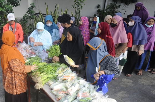 Berbagi Keberkahan Sayuran dan Lauk Gratis di Bulan Ramadan