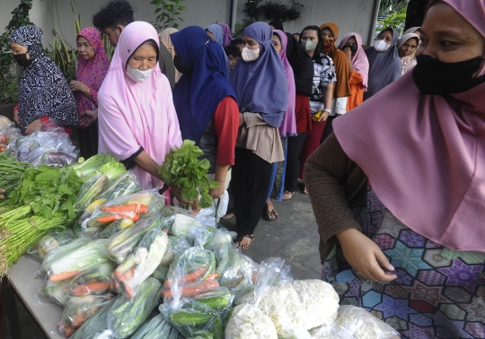 Berbagi Keberkahan Sayuran dan Lauk Gratis di Bulan Ramadan