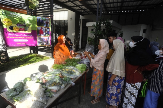 Berbagi Keberkahan Sayuran dan Lauk Gratis di Bulan Ramadan