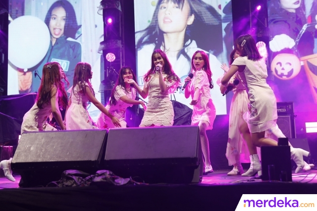 Foto : Penampilan Girlband V1RST Di KapanLagi Buka Bareng 2023 ...