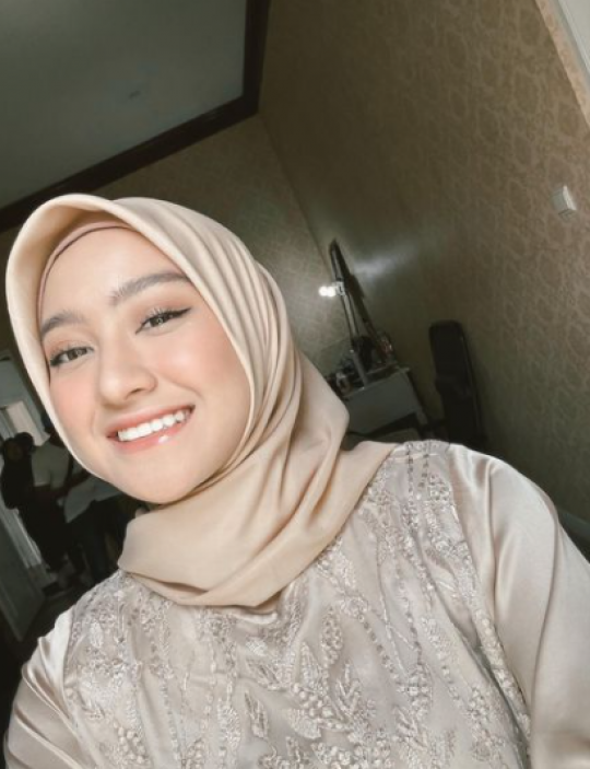 Intip Potret Salshabilla Adriani dalam Balutan Hijab, Makin Cantik dan Bikin Adem