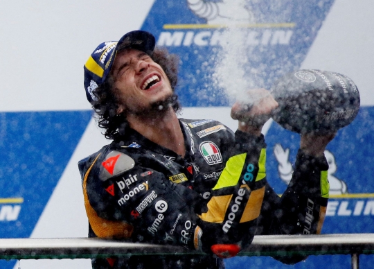 Taklukan Trek Basah, Marco Bezzecchi, Murid Valentino Rossi Juara MotoGP Argentina