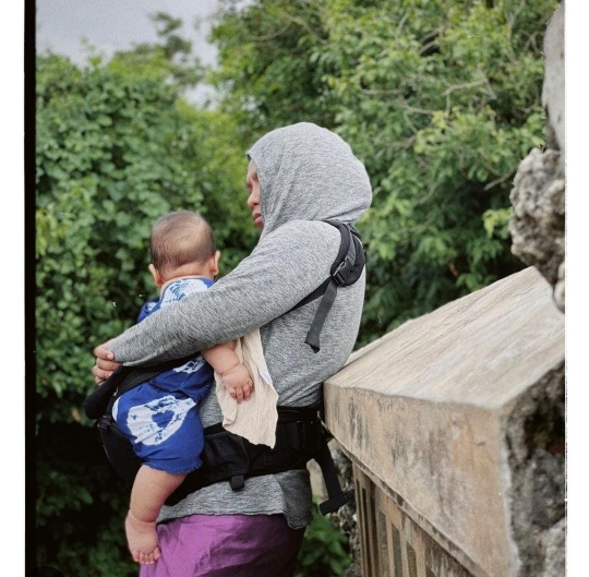 Momen Indah Permatasari Bareng Keluarga Liburan di Sumba, Bayi Mungilnya Menggemaskan