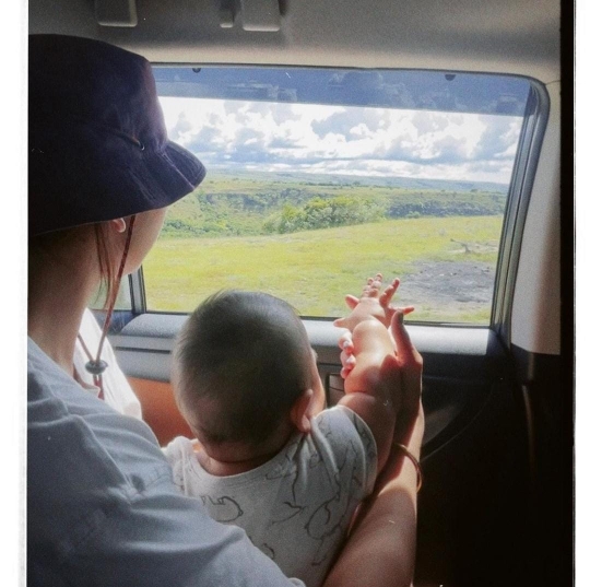 Momen Indah Permatasari Bareng Keluarga Liburan di Sumba, Bayi Mungilnya Menggemaskan
