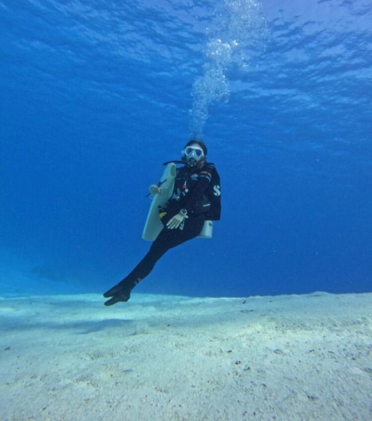 Potret Liburan Gisella Anastasia di Maldives, Seru Berenang bareng Hiu