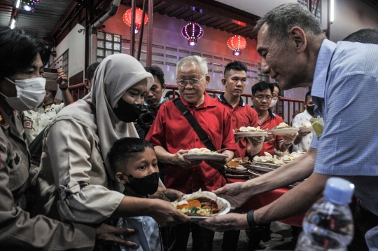 Kesederhanaan Jusuf Hamka Buka Puasa Bersama di Wihara Dharma Bhakti