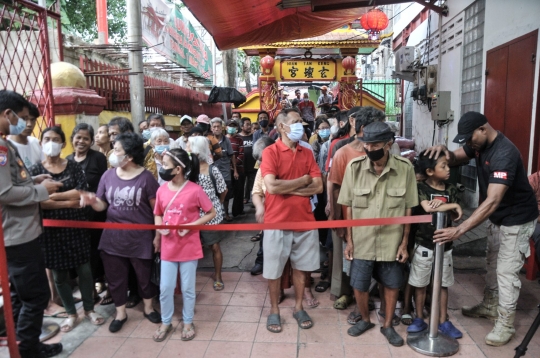 Kesederhanaan Jusuf Hamka Buka Puasa Bersama di Wihara Dharma Bhakti