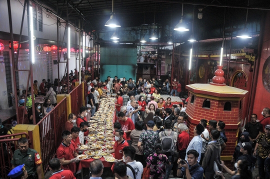 Kesederhanaan Jusuf Hamka Buka Puasa Bersama di Wihara Dharma Bhakti