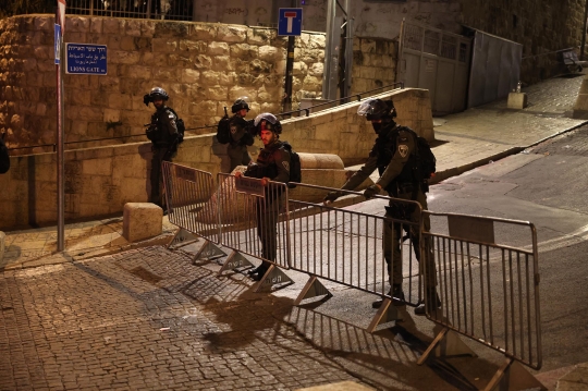 Pasukan Bersenjata Israel Jaga Ketat Masjid Al-Aqsa