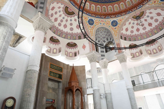 Uniknya Masjid Jami Al Fajri di Pasar Minggu Mirip Masjid Biru Turki