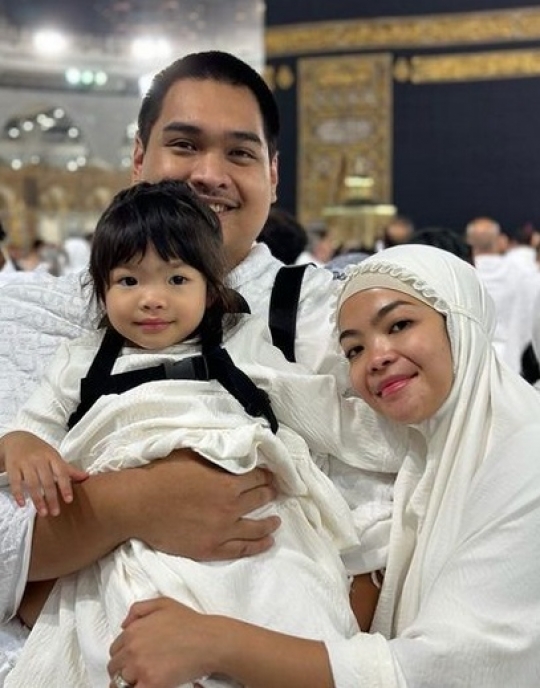 Potret Menteri Muda Dito Ariotedjo Bersama Keluarga, Family Man Banget