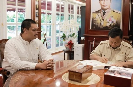 Potret Gagah Menpora Saat Berkunjung ke Kemhan, Salam Sambil Membungkuk Ke Prabowo