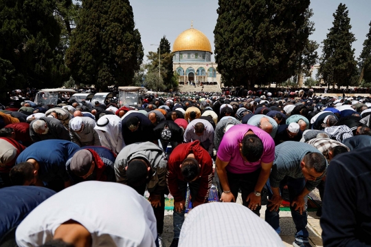 Ribuan Muslim Palestina Padati Masjid Al-Aqsa Pasca-serangan Israel