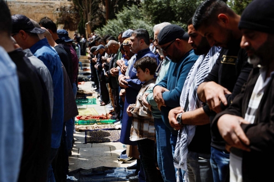 Ribuan Muslim Palestina Padati Masjid Al-Aqsa Pasca-serangan Israel