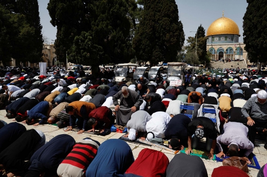 Ribuan Muslim Palestina Padati Masjid Al-Aqsa Pasca-serangan Israel