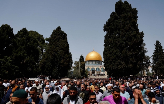 Ribuan Muslim Palestina Padati Masjid Al-Aqsa Pasca-serangan Israel