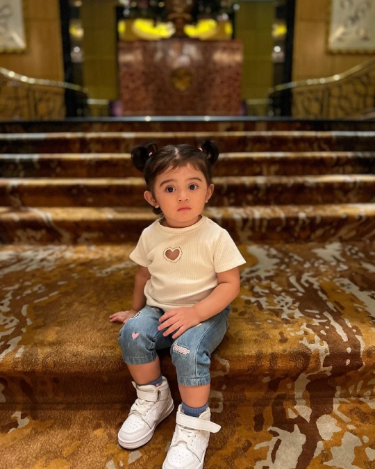 Cute! Gaya OOTD Baby Guzel Anak Ali Syakieb dan Margin saat Bukber, Bikin Gemas