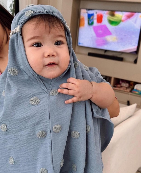 Chubby Menggemaskan Kayak Boneka, Ini 6 Potret Baby Kay Anak Kedua Tarra Budiman