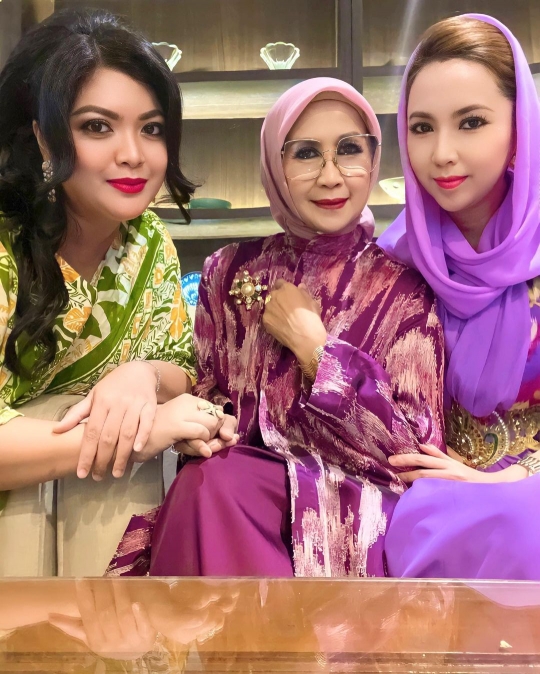 Berkah Ramadhan, Bu Kombes Cantik Heni Tania Bagi-Bagi Uang Jajan, Ada Syarat Unik