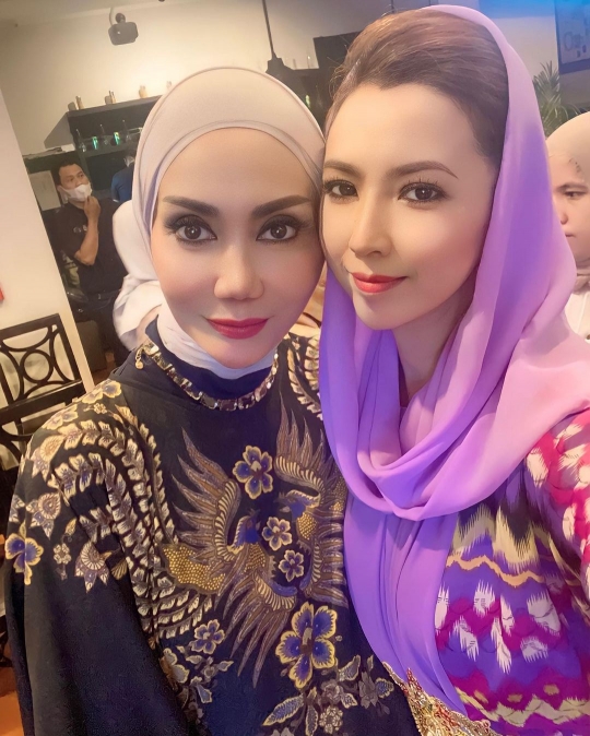 Berkah Ramadhan, Bu Kombes Cantik Heni Tania Bagi-Bagi Uang Jajan, Ada Syarat Unik