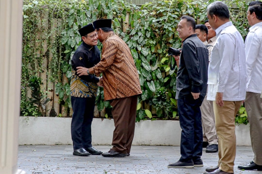 Kemesraan Prabowo dan Cak Imin Kompak Berbatik Bertemu di Kertanegara