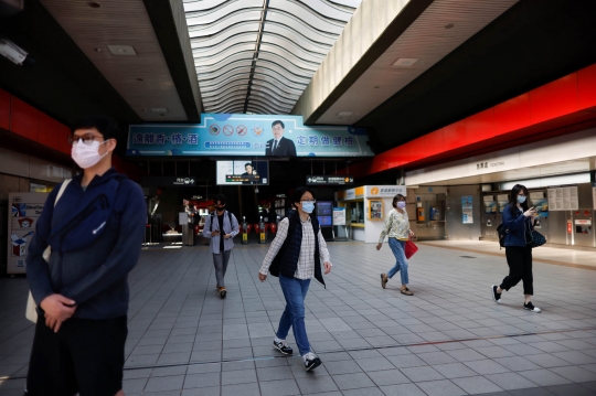 Potret Penduduk Taiwan Santai Hadapi Latihan Perang China